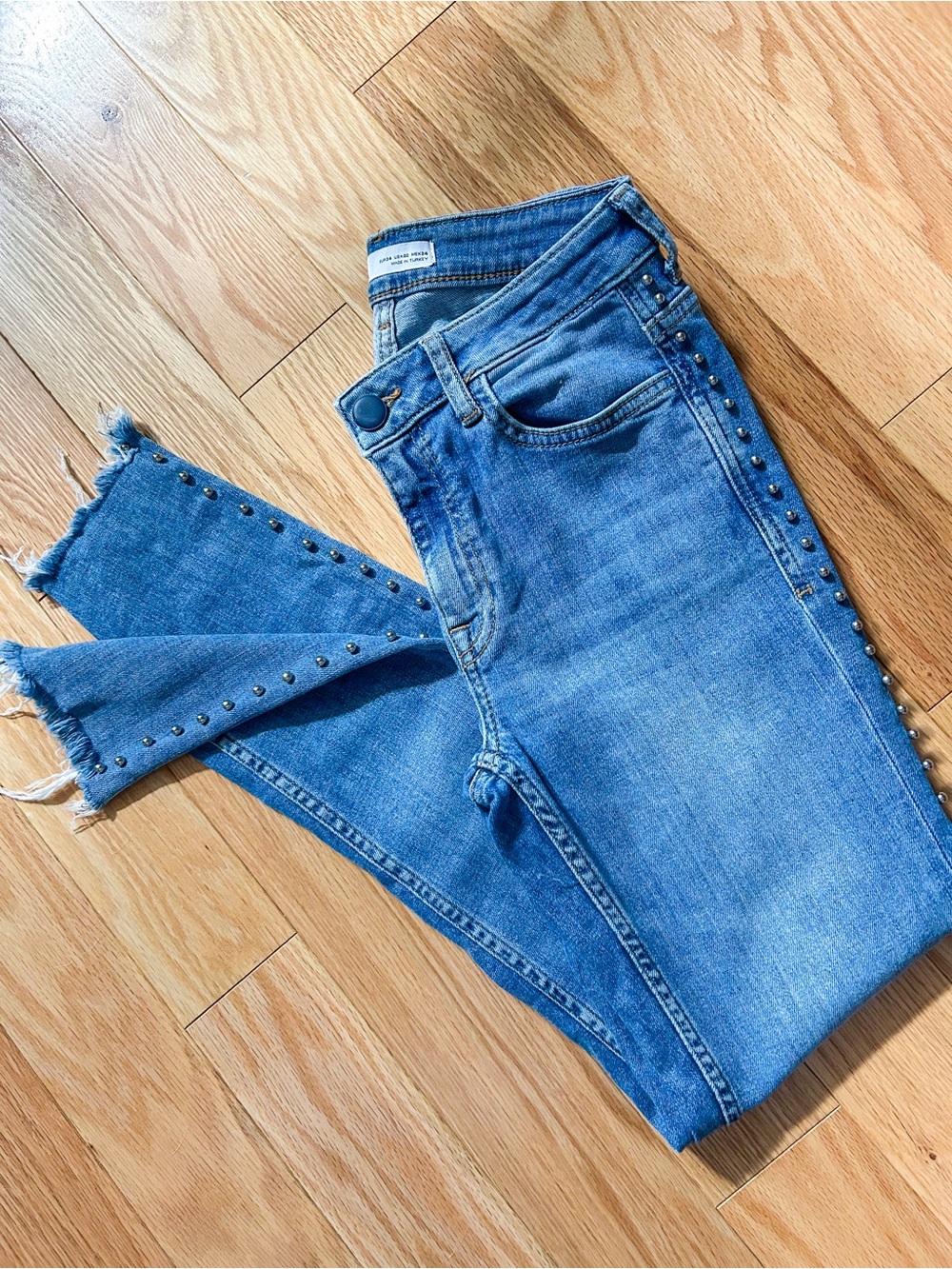 Zara Studded Side-Seam Frayed Hem Jeans (Size US 2 / EUR 34)
